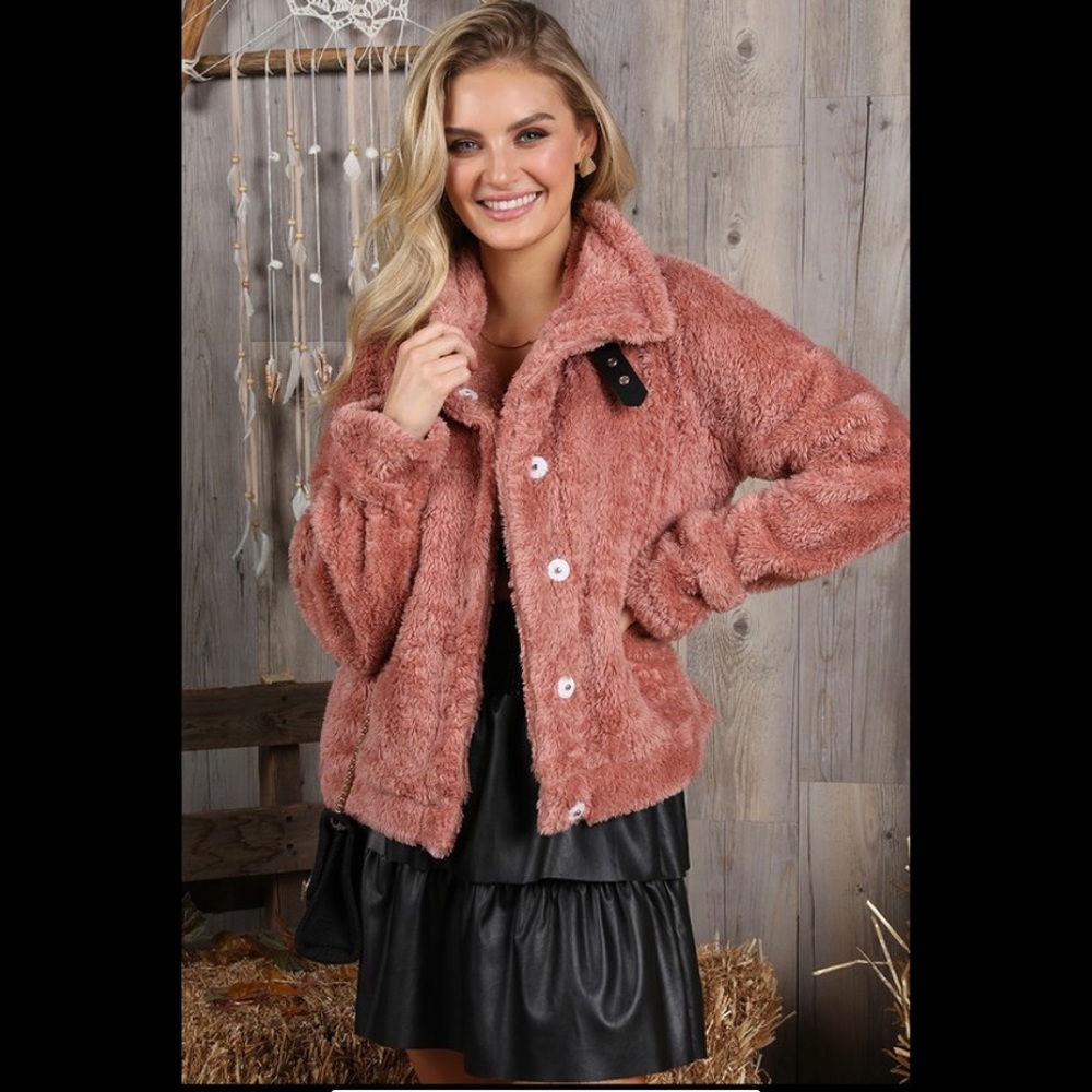 Long sleeve buckle neck button Sherpa jacket.